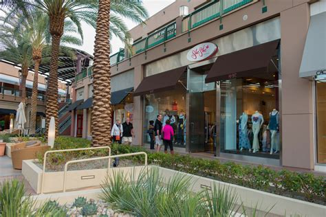 palm desert outlet mall shopping.